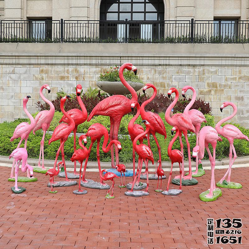 別墅景區(qū)擺放一群玻璃鋼仿真動(dòng)物火烈鳥(niǎo)雕塑 別墅景區(qū)擺放一群玻璃鋼仿真動(dòng)物火烈鳥(niǎo)雕塑