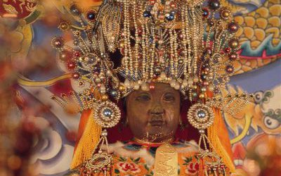 寺廟景區擺放玻璃鋼彩繪女媧娘娘雕塑