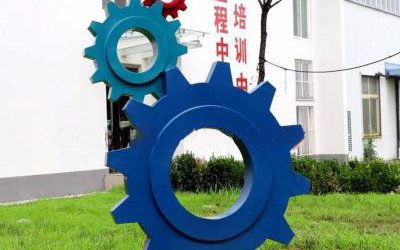 學(xué)校創(chuàng)意玻璃鋼鑄造齒輪雕塑