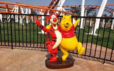 游樂場擺放卡通維尼熊和跳跳虎玻璃鋼雕塑