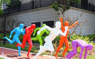 大型戶外玻璃鋼彩繪跑步運動人物雕塑