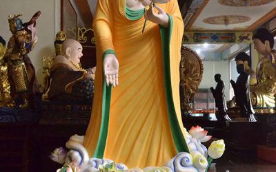 廟宇玻璃鋼彩繪踏著祥云的如來佛祖雕塑