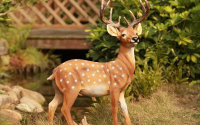 景區(qū)創(chuàng)意玻璃鋼彩繪仿真動物梅花鹿雕塑