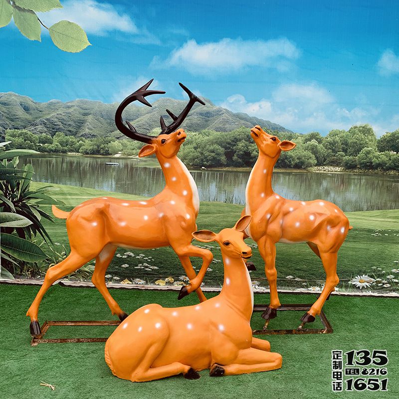 玻璃鋼彩繪景區仿真動物梅花鹿雕塑 玻璃鋼彩繪景區仿真動物梅花鹿雕塑