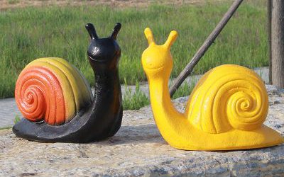 戶外游樂場擺放的玻璃鋼卡通蝸牛雕塑
