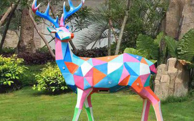 公園草坪玻璃鋼彩繪幾何梅花鹿雕塑