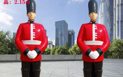 步行街酒店擺放卡通玻璃鋼迎賓人物雕塑