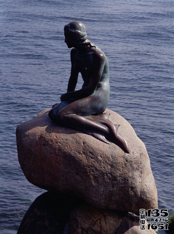 公園擺放的沉思的玻璃鋼仿銅創(chuàng)意美人魚雕塑 公園擺放的沉思的玻璃鋼仿銅創(chuàng)意美人魚雕塑