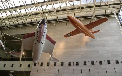 商場(chǎng)玻璃鋼大型仿真飛機(jī)模型飛機(jī)雕塑