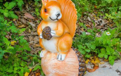 城市花園一只玻璃鋼卡通松鼠雕塑