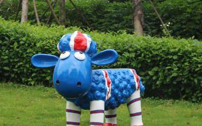 廣場卡通肖恩羊玻璃鋼園林景觀裝飾品座椅雕塑