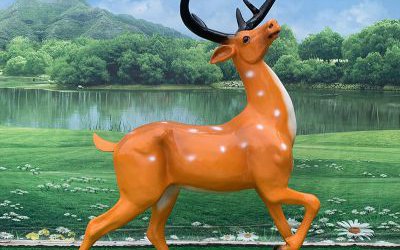 廣場街道玻璃鋼彩繪一只行走抬頭的梅花鹿雕塑