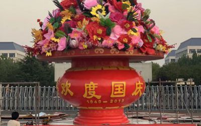 天安門廣場大型春節玻璃鋼彩繪歡度國慶大花籃雕塑