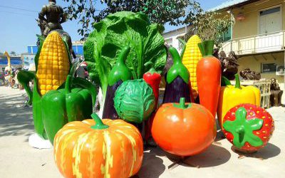 農(nóng)場大型創(chuàng)意玻璃鋼仿真蔬菜水果雕塑