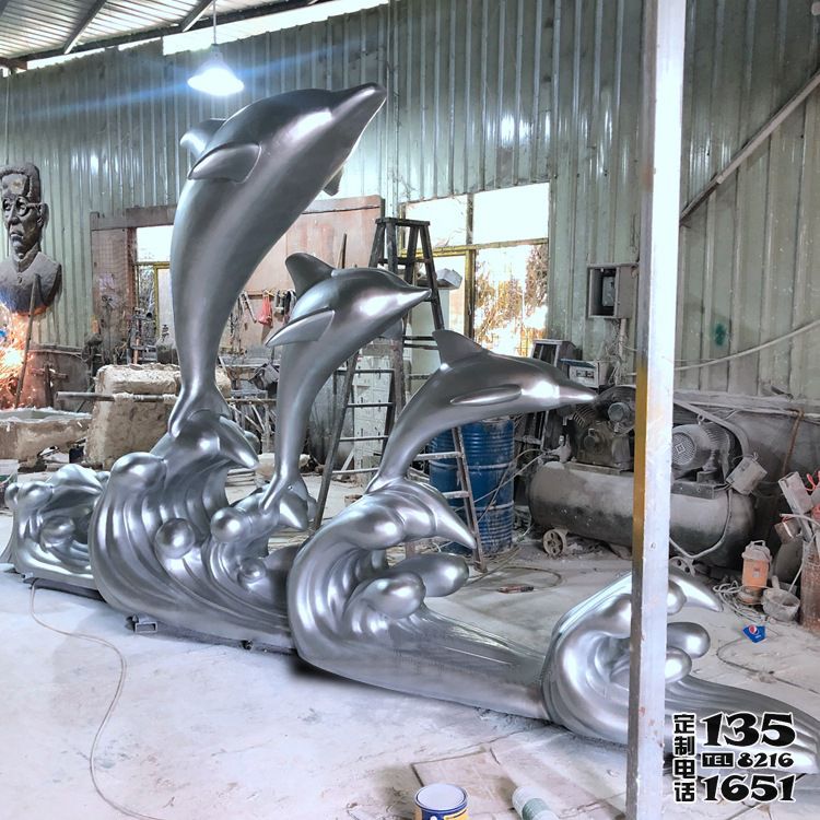 銀色不銹鋼抽象沖浪海豚景觀雕塑戶外廣場(chǎng)水景擺件 銀色不銹鋼抽象沖浪海豚景觀雕塑戶外廣場(chǎng)水景擺件