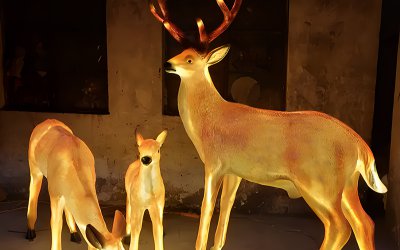 發(fā)光梅花鹿玻璃鋼雕塑