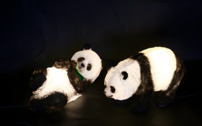玻璃鋼發(fā)光熊貓雕塑